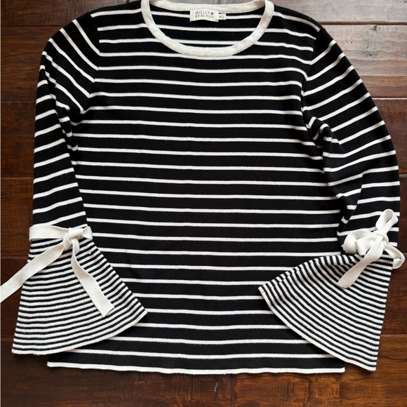 Molly Bracken Tops - Molly Bracken Lightweight sweater with Bell Sleeves